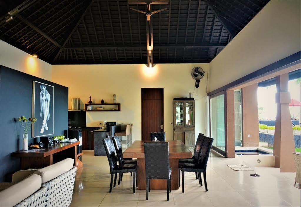 Villa Tiara Mangsit ภายนอก รูปภาพ