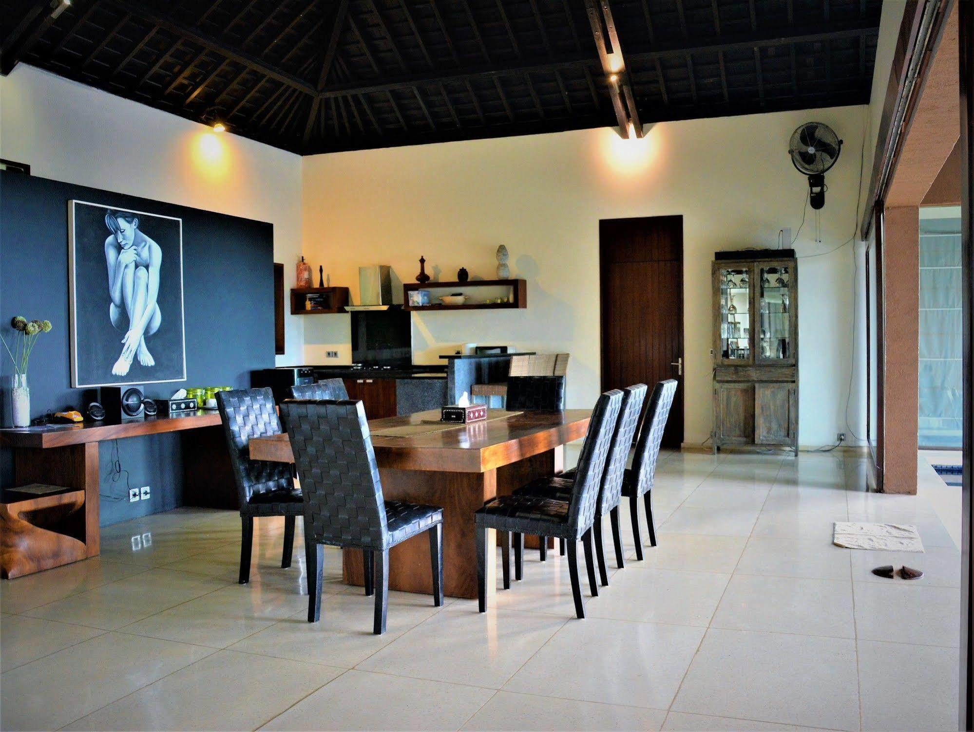 Villa Tiara Mangsit ภายนอก รูปภาพ